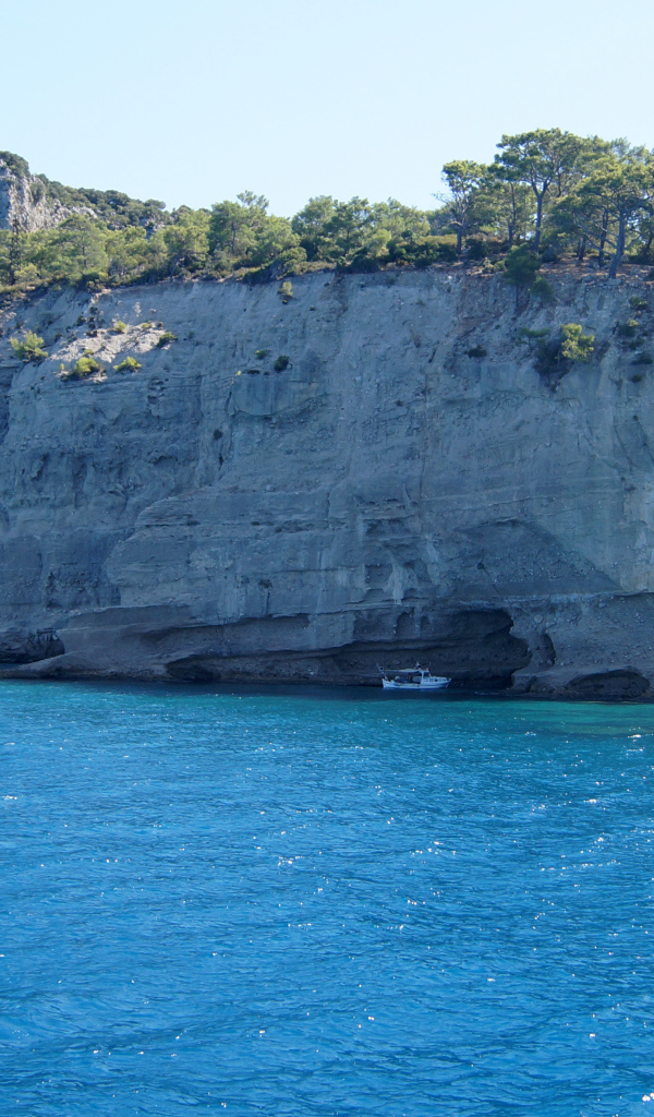 Скала у побережья в Кемере, Турция