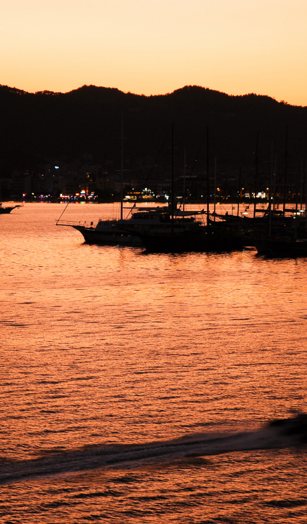 Закат солнца в бухте Мармарис, Турция
