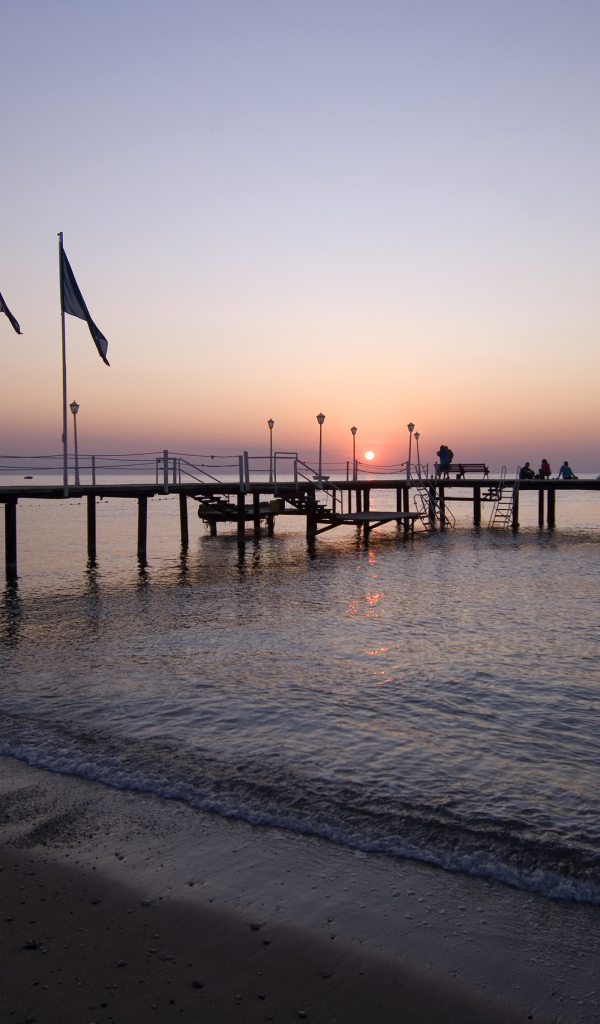 Закат солнца на курорте Кушадасы, Турция