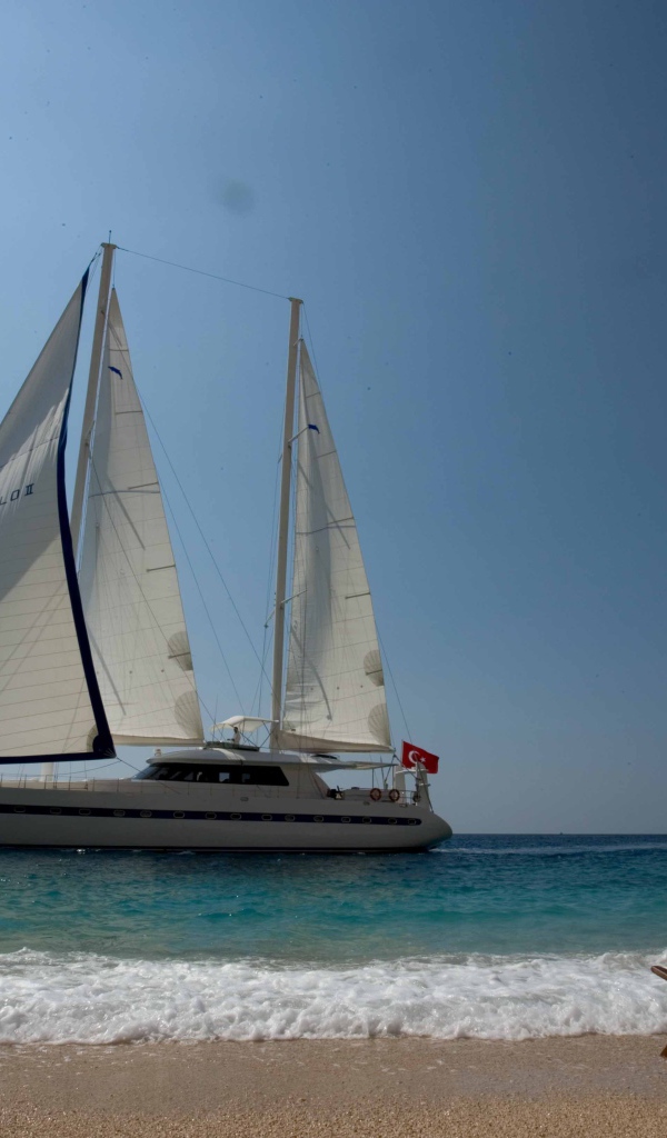 Яхта в гавани Белек, Турция