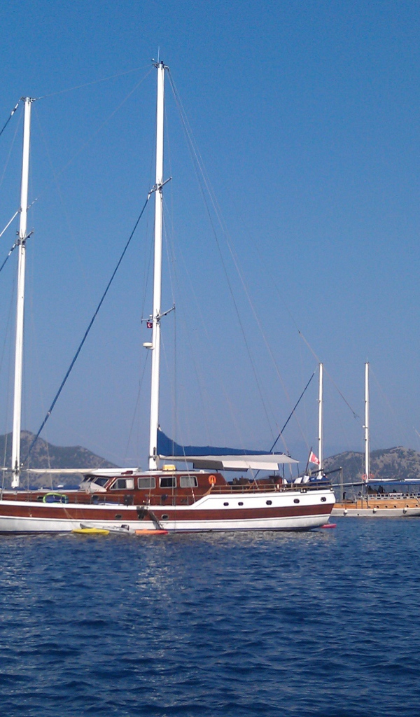 Яхта в гавани Мармарис, Турция