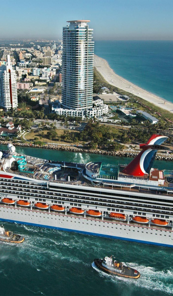 Круизный лайнер в Майами