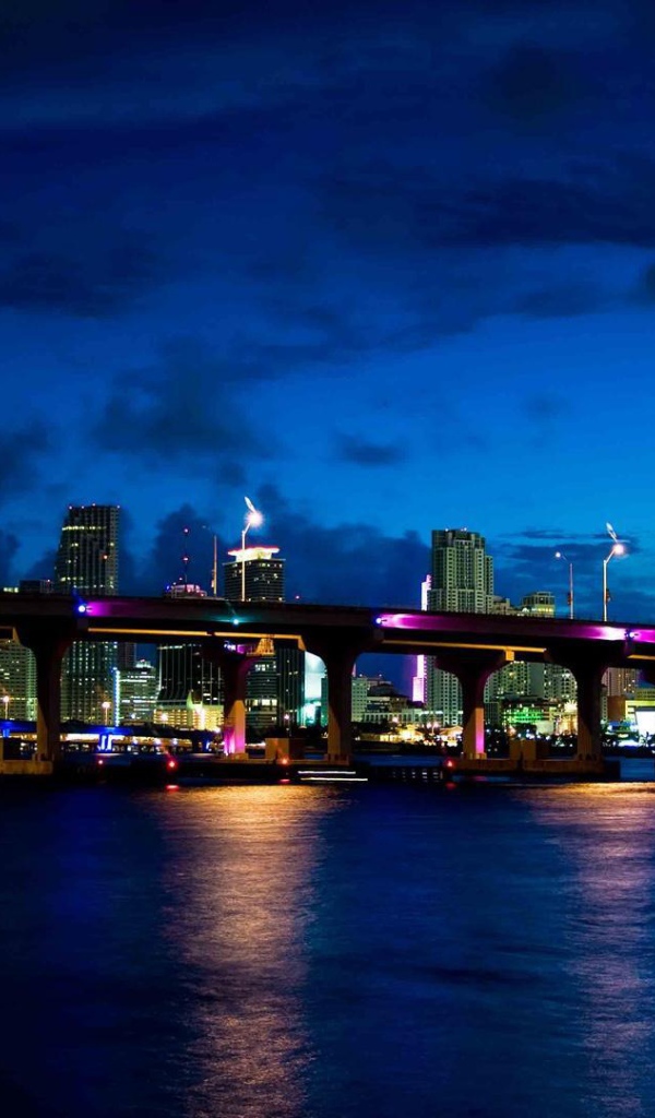 Подсветка моста в Майами