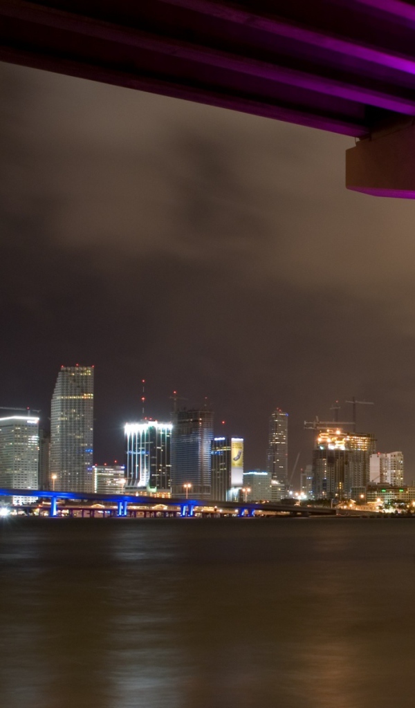 Опора моста в Майами