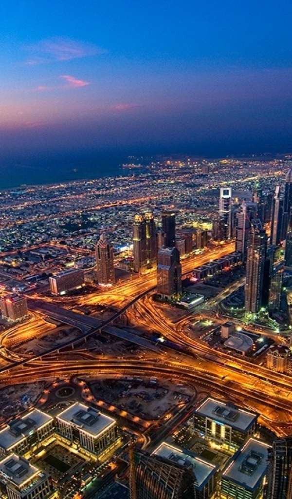 Вид на Дубаи из окна небоскреба