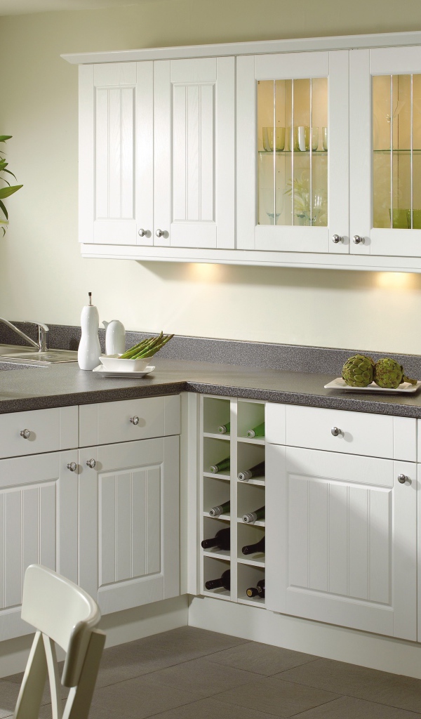 Большой букет на столе в кухне