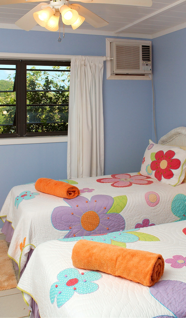 Небольшая детская комната