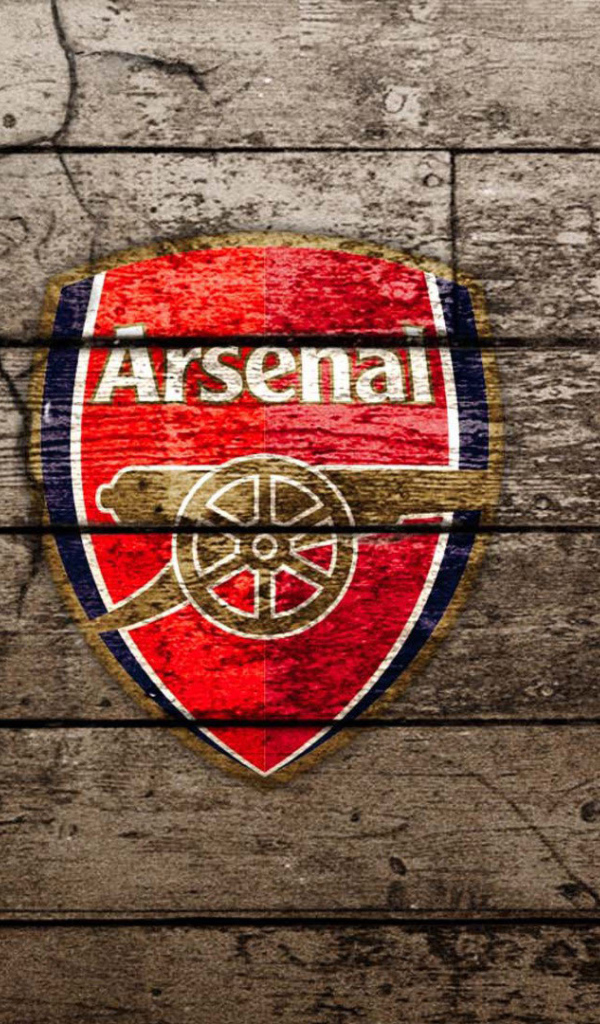 Арсенал на деревянном фоне