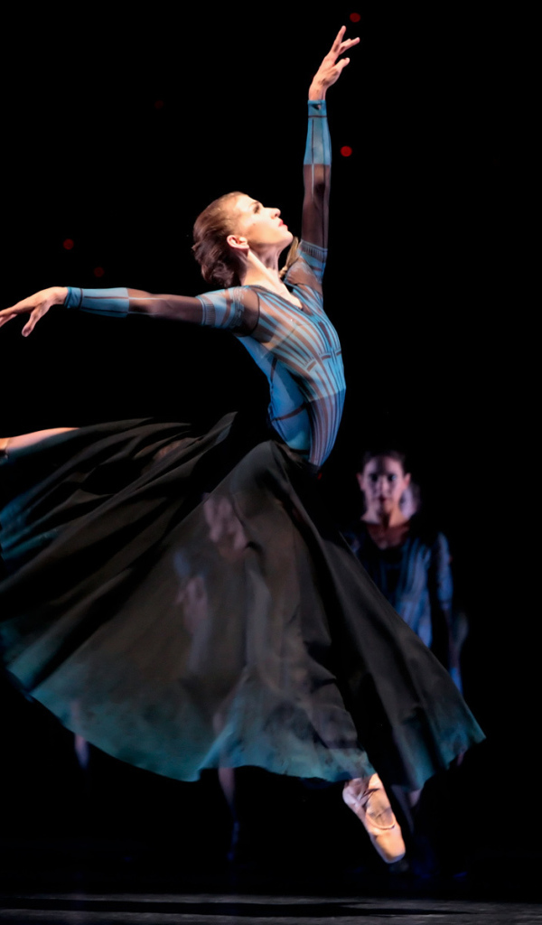 Балерина в театре