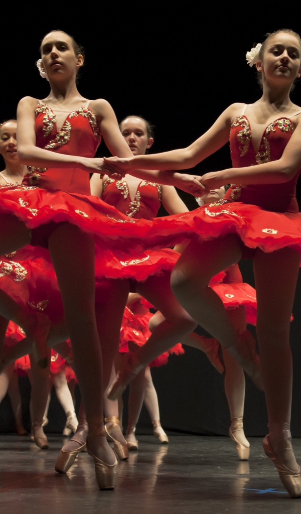 Балерины в красном