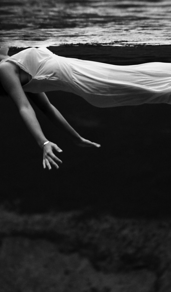 Балерина в воде