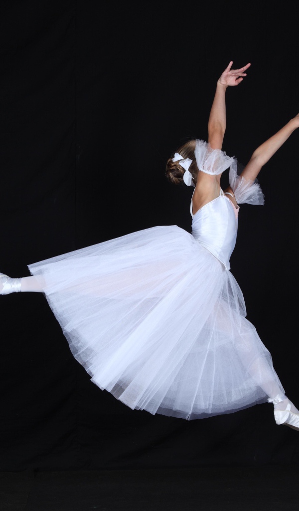 Балерина  в прыжке