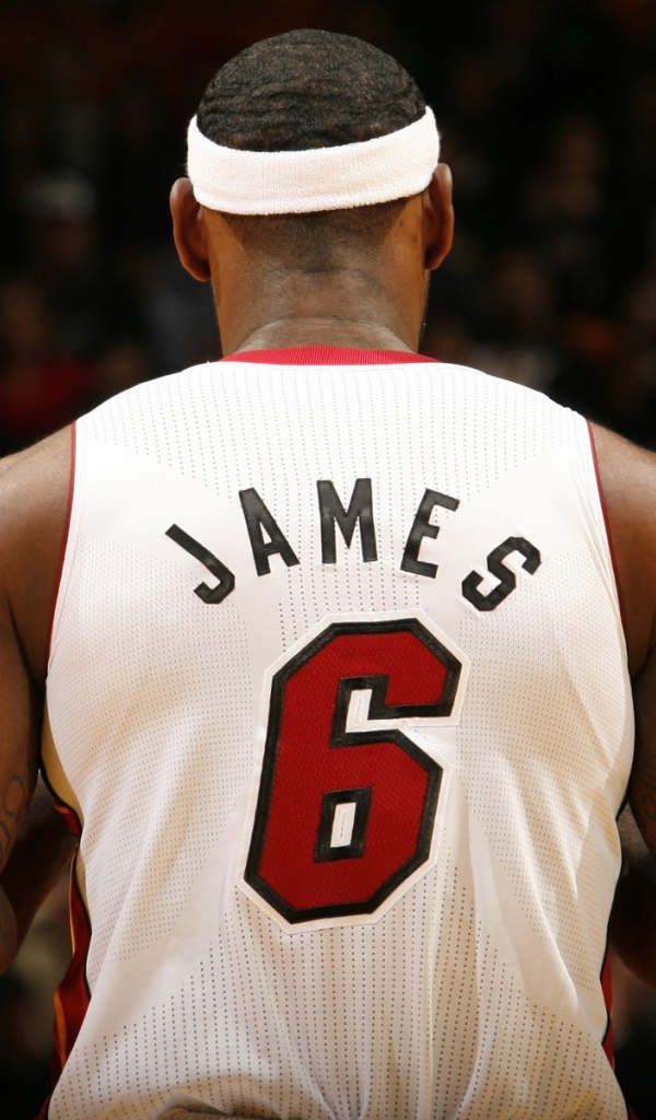 Баскетболист Леброн Джеймс