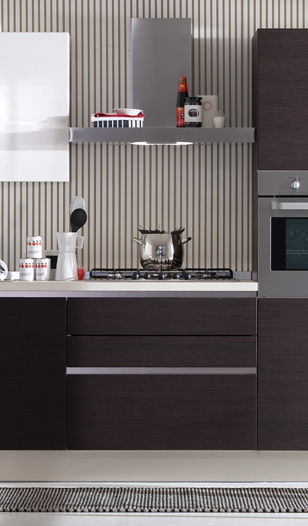 Красивая коричневая кухня