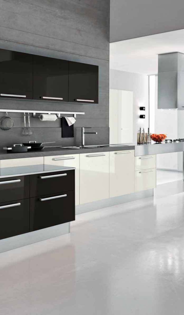 Большая черная кухня