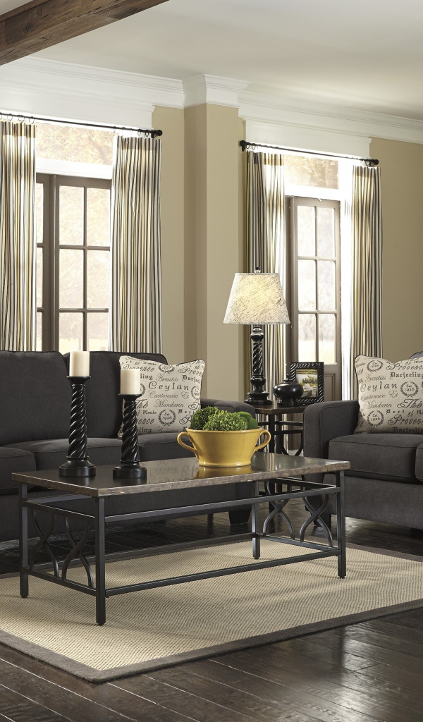 Черная мебель в гостиной