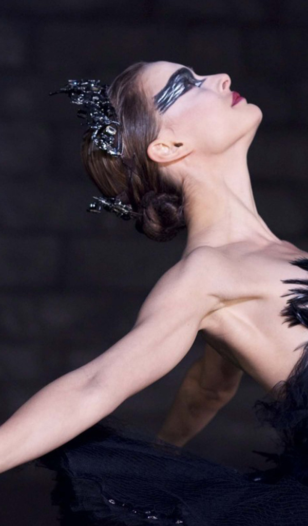 Балерина черный лебедь