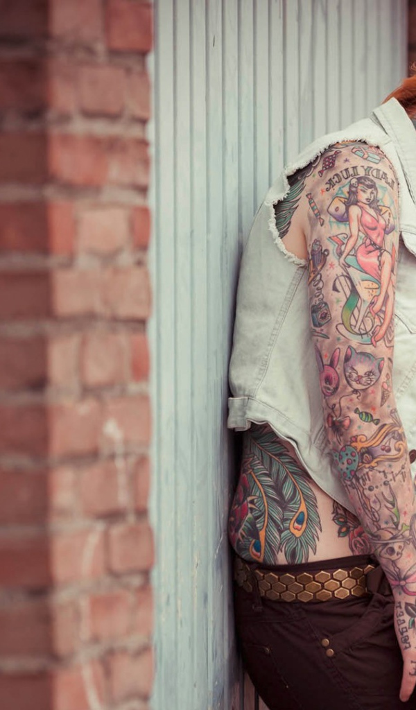 Все тело в татуировках