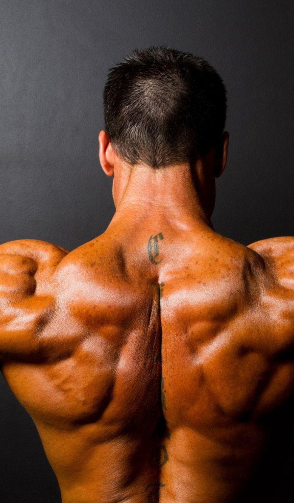 Бодибилдер с татуировкой