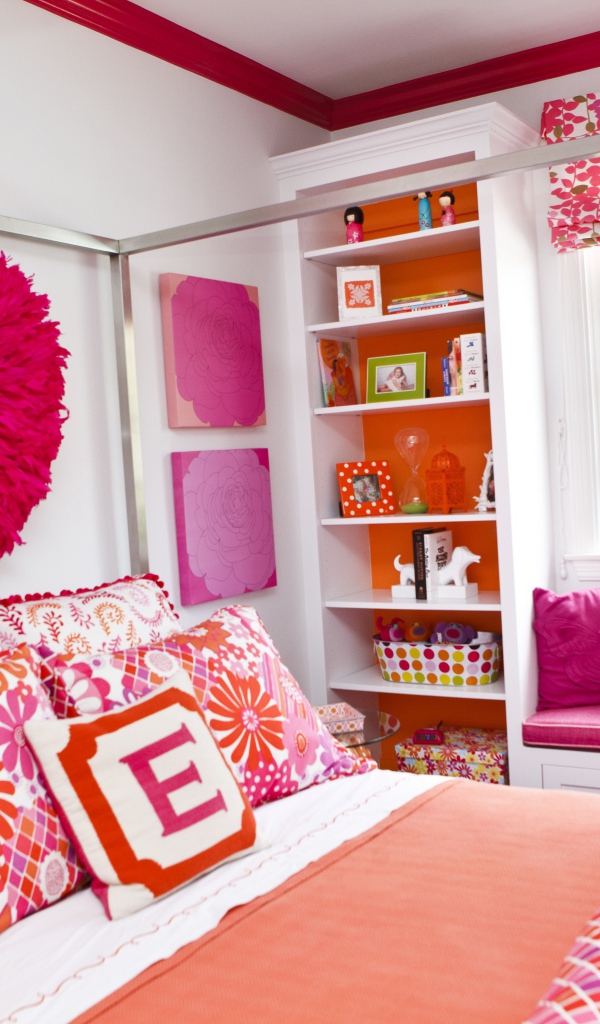 Яркая спальня для подростка