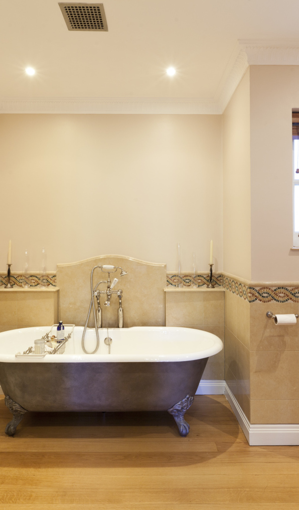 Яркое освещение в ванной