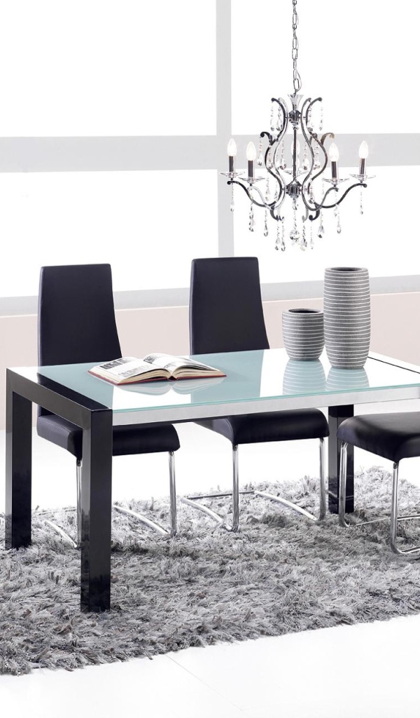 Яркая современная столовая