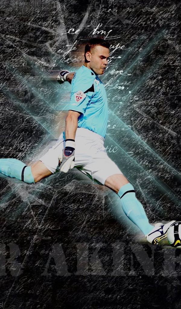 Вратарь ЦСКА Игорь Акинфеев с мячом