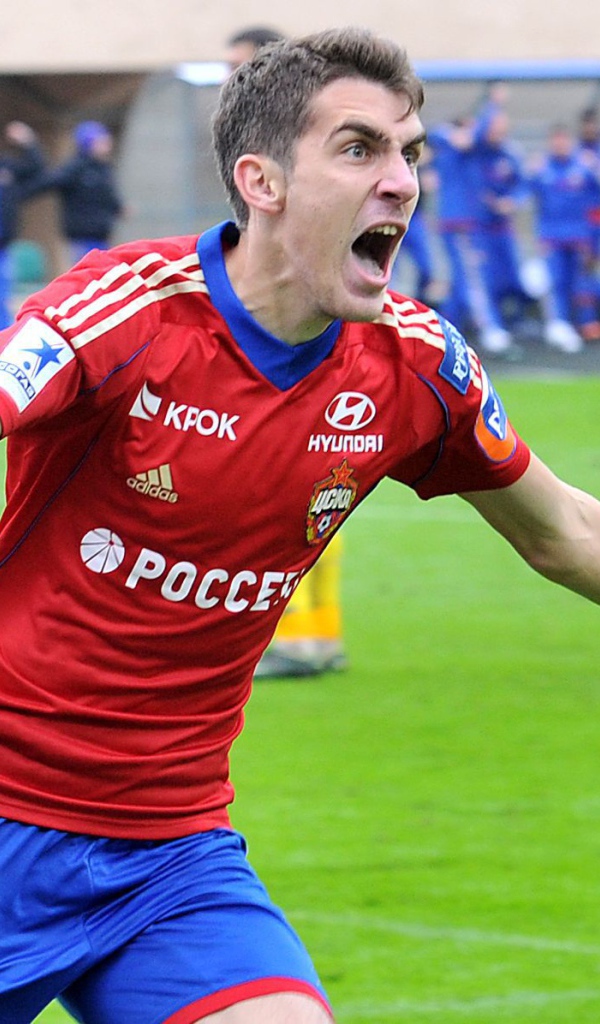 Нападающий ЦСКА Константин Базелюк на поле