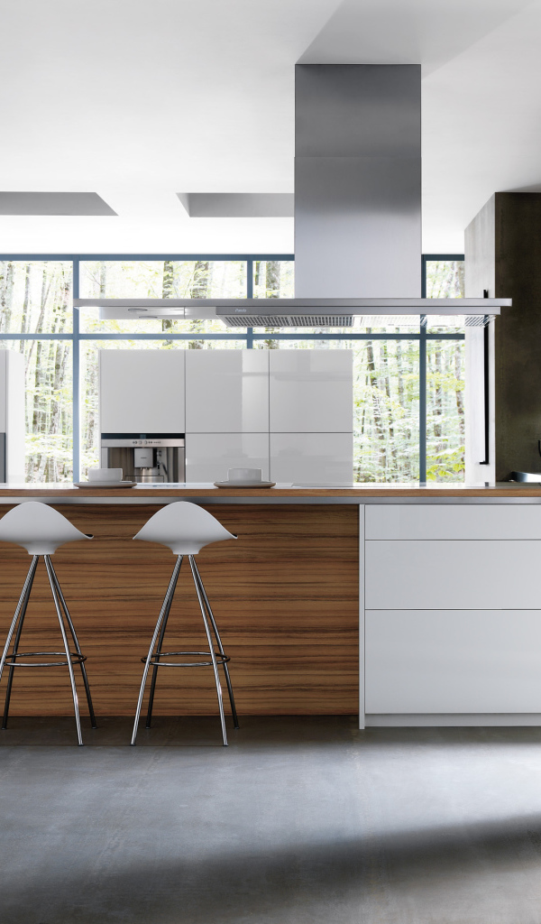 Стулья у стойки в кухне