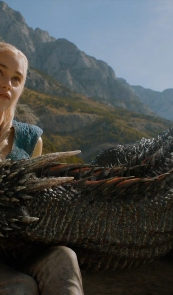 Дейнерис с драконом в сериале Игры престолов
