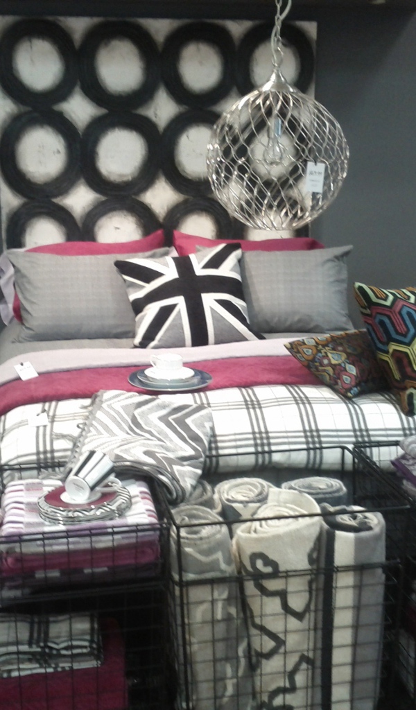 Темные тона в спальне