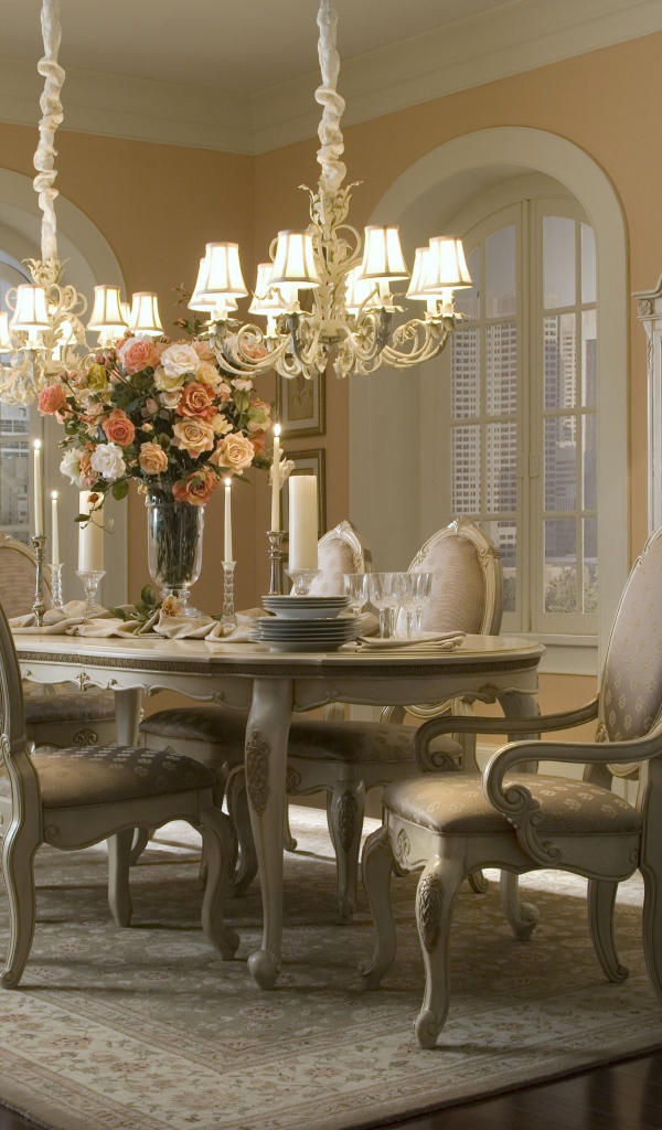 Столовая в старинном дизайне