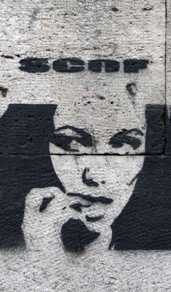 Рисунок девушки на стене