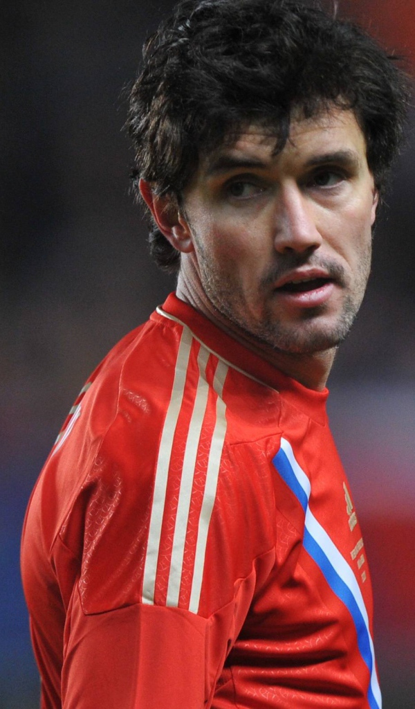 Полузащитник Динамо Юрий Жирков на поле