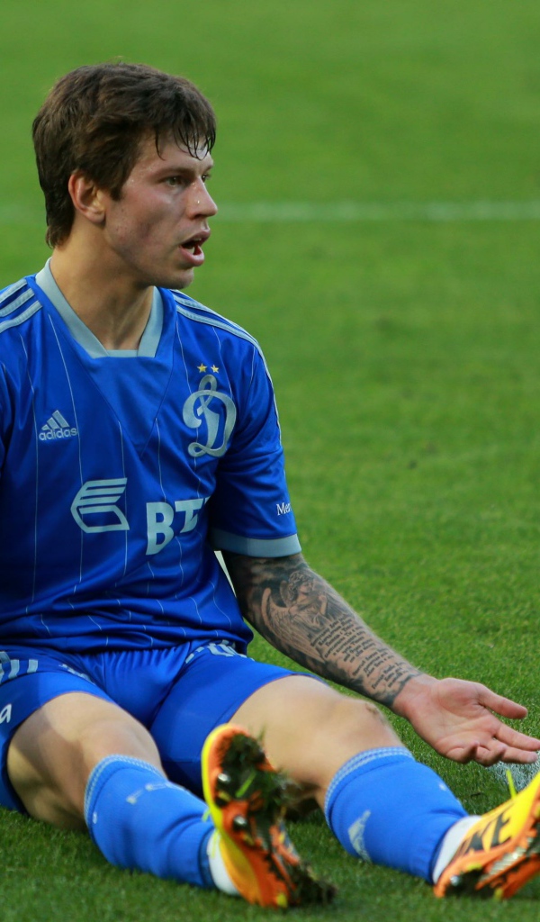 Нападающий Динамо Федор Смолов на поле