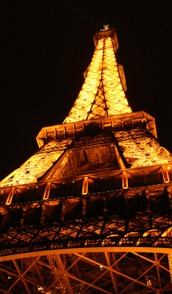 Эйфелева башня, ночная фотография снизу