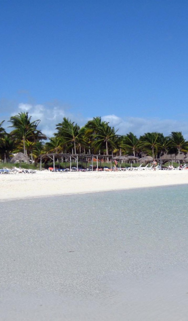 Бескрайний пляж на курорте Кайо Гильермо, Куба