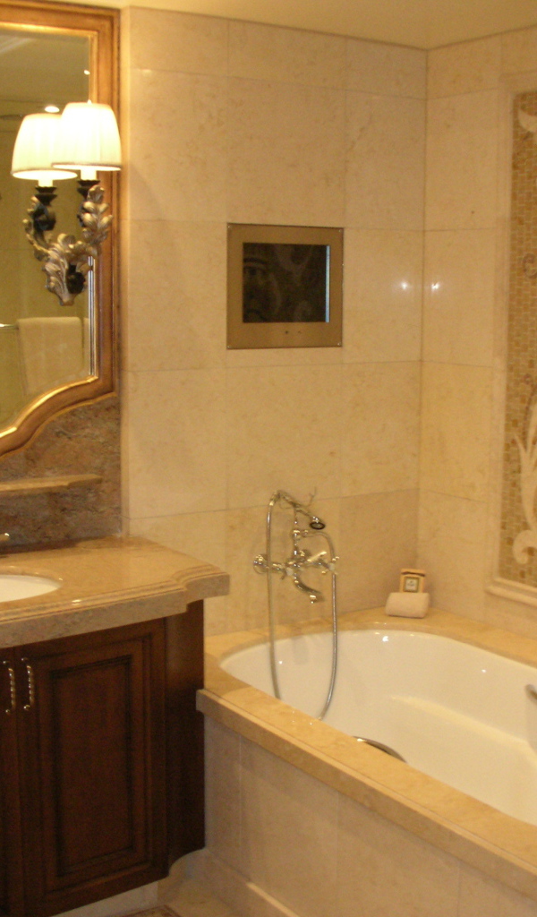 Отличная ванная комната в стиле люкс