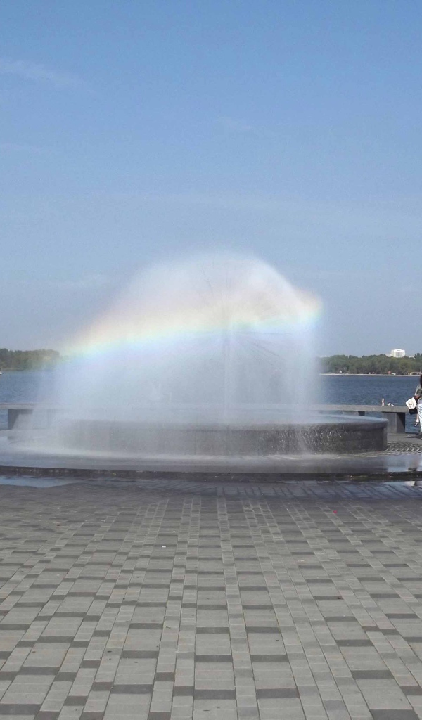 Фонтан на набережной Днепропетровск