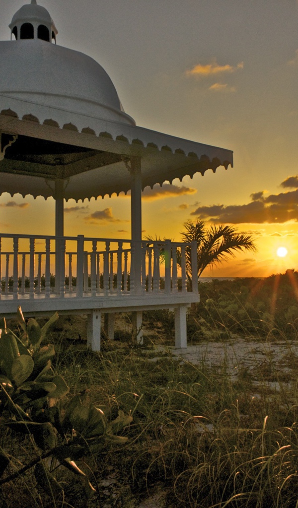 Беседка на побережье на курорте Кайо Санта Мария, Куба