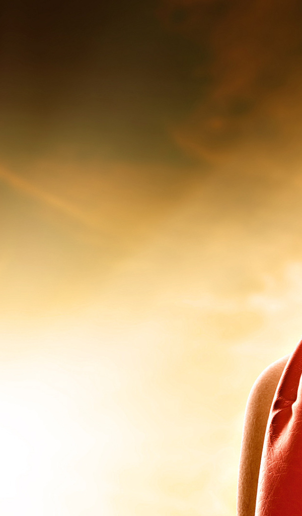 Девушка в красных перчатках