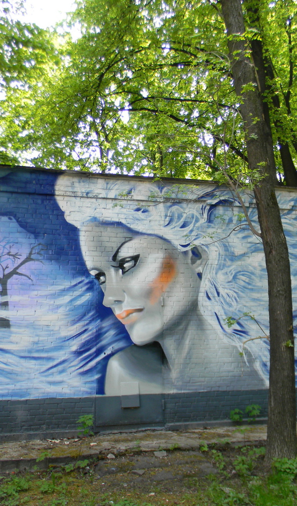 Graffiti, beautiful woman