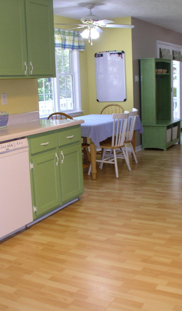 Зеленые тона в оформлении кухни