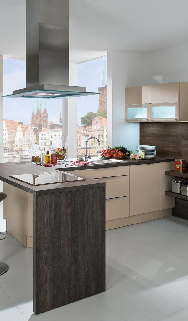 Вытяжка над столом в кухне