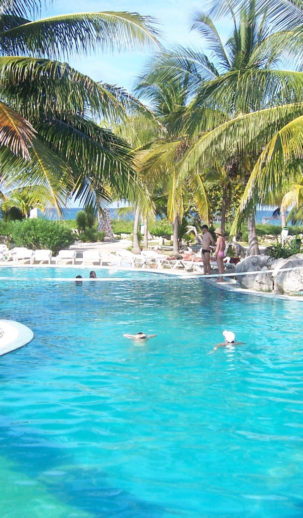 Бассейн в отеле на курорте Кайо Коко, Куба