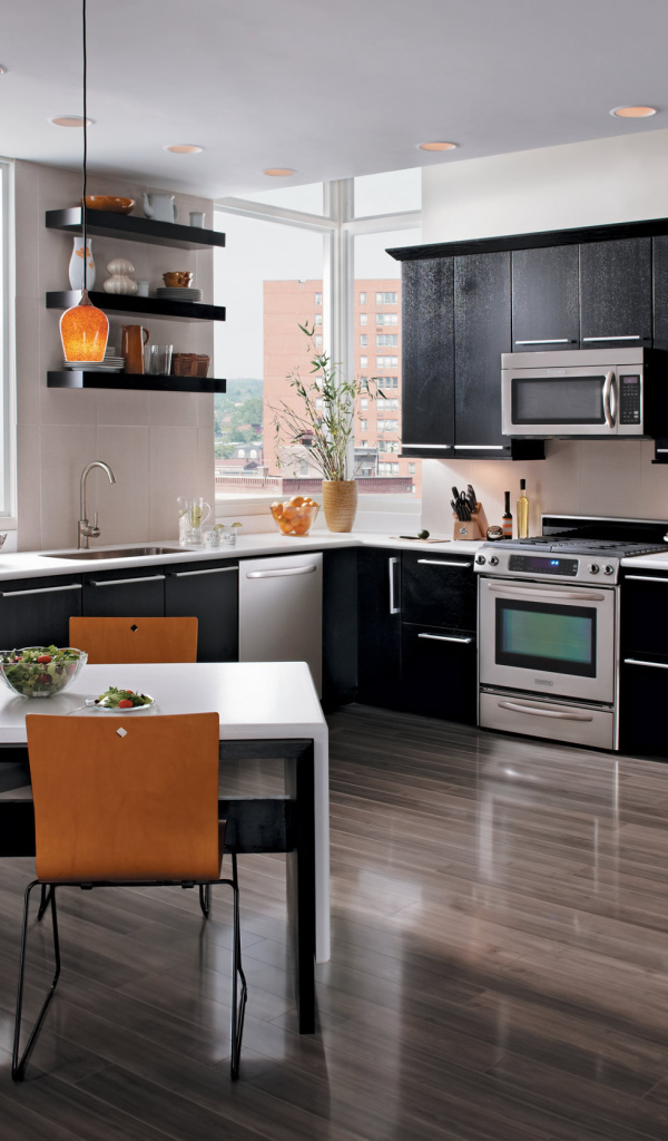 Кухонная мебель черного цвета