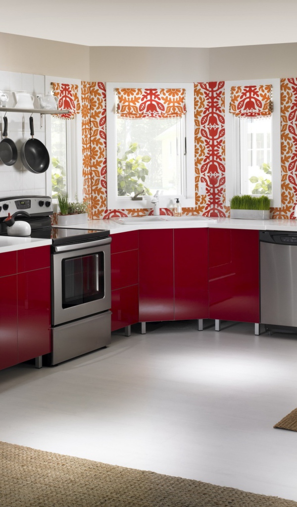 Кухня в красных тонах