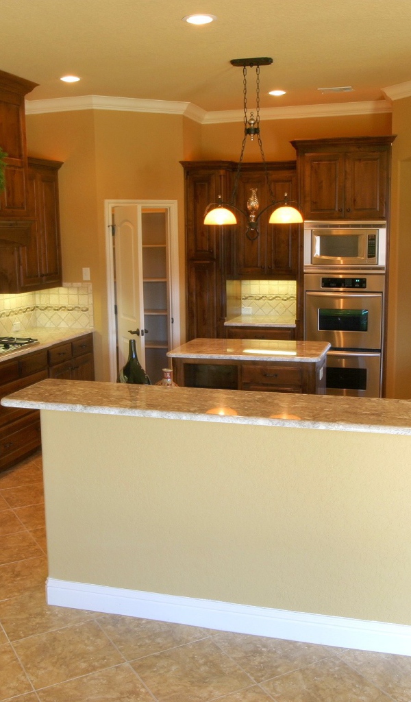 Кухня в большом доме