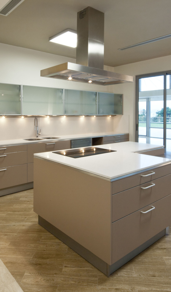 Кухня с панорамными окнами