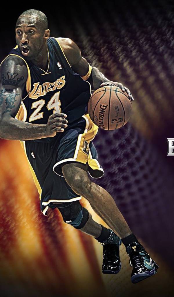 Коби Брайант идет в атаку
